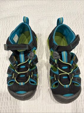 Keen Kids Black and Teal Active Washable Sandals
Size 2
